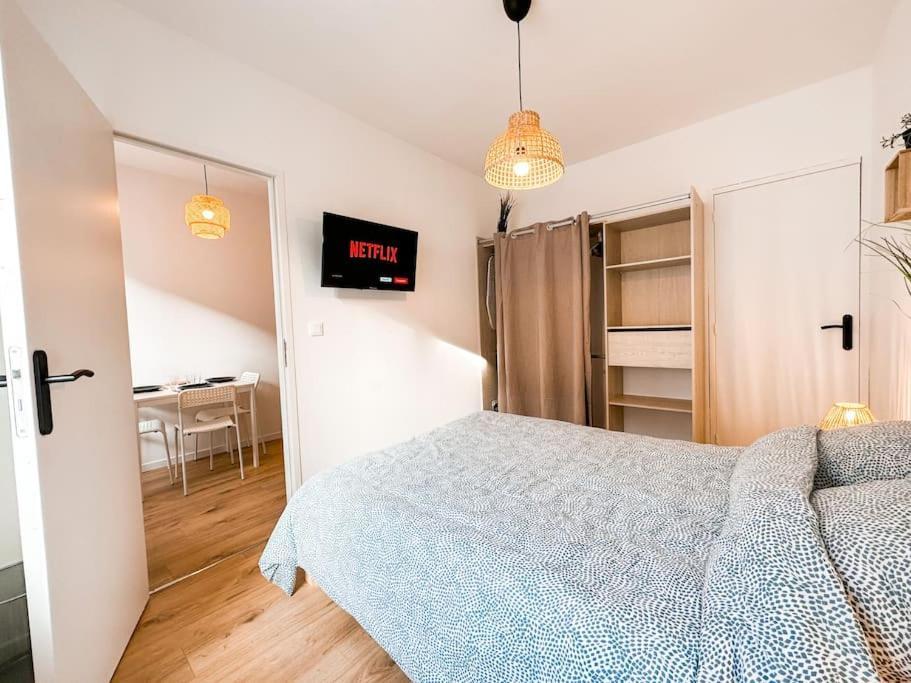 Nouveau ** Le Raffine Au Coeur De Guingamp ** Parking Exterior foto
